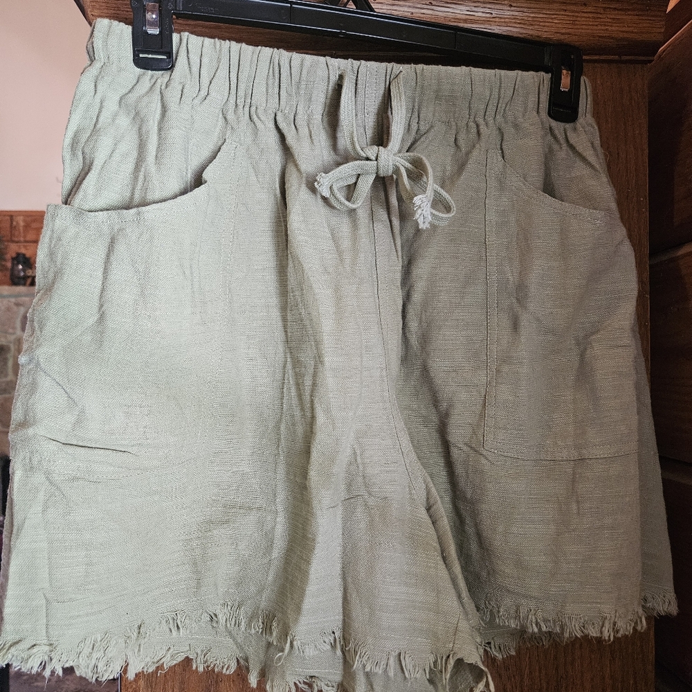 NWOT Women's Casual Green Shorts SIZE XL